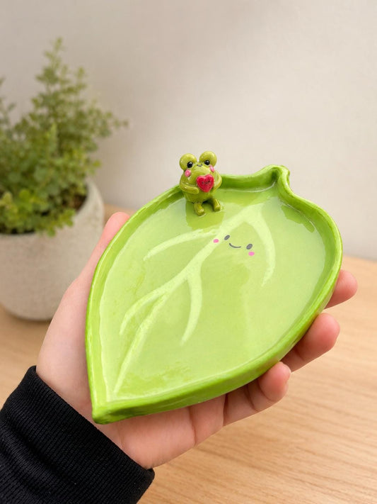 Frog Trinket Dish, Green Leaf Jewellery Dish – handmade polymer clay gift by Lemonty Clay